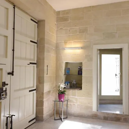 Agora Bed & Breakfast *
