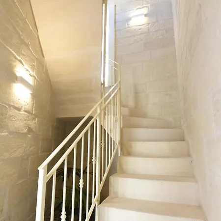 Agora
